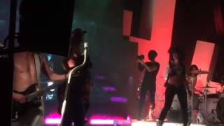 SHAKA PONK "Yell" avec le groupe GUAKA (