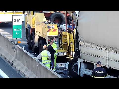 Incidente in A1 nei pressi di Arezzo, corsia nord bloccata