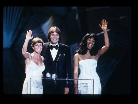 HELEN REDDY - SUNDAY MORNING PAYS TRIBUTE TO THOSE WE LOST IN 2020