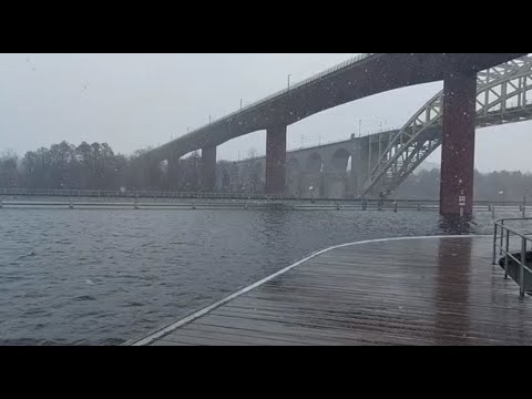 SMHI klass 1-varnar för vind och snö • Se galna vårvädret i Stockholm