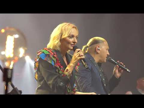 GOLEC uORKIESTRA  -  W ŻŁOBIE LEŻY /  Warszawa  live /