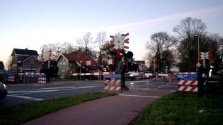 preview picture of video 'Spoorwegovergang Zetten- Andelst'