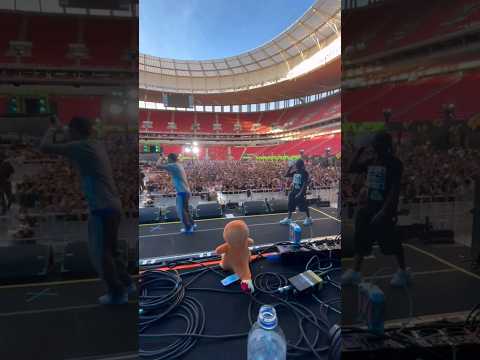 ryu the runner e yunk vino cantando "embalo" em show !