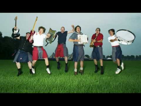 Pater Moeskroen Dansen singleversie.