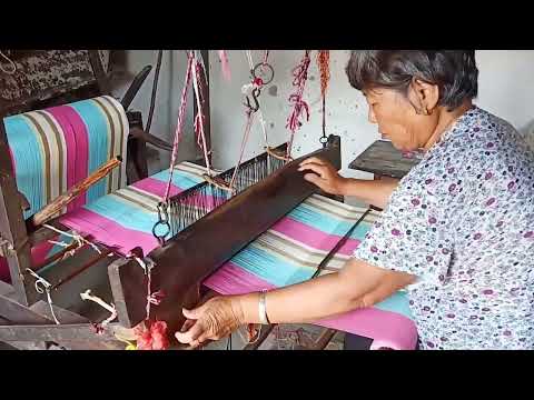 大妈用100多年前的织布机，两天就能织一个床单，这技术太赞了！