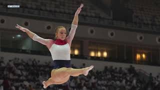 Download lagu Pesilat senam dari daerah Spring berkompetisi di Kejuaraan Dunia Senam Artistik di Jakarta, Indonesia. mp3