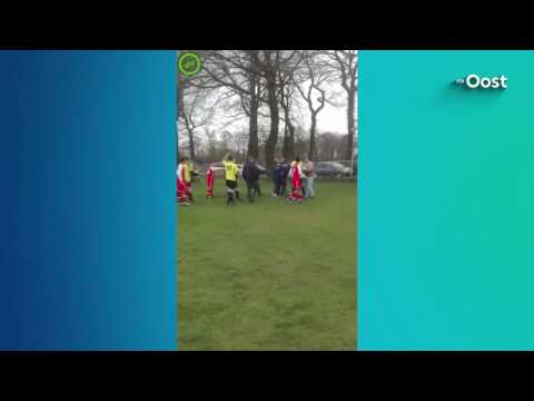 Jeugdwedstrijd tussen Sparta Enschede en Barbaros loopt uit op vechtpartij