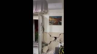 I danni in una casa a Pozzuoli per il terremoto