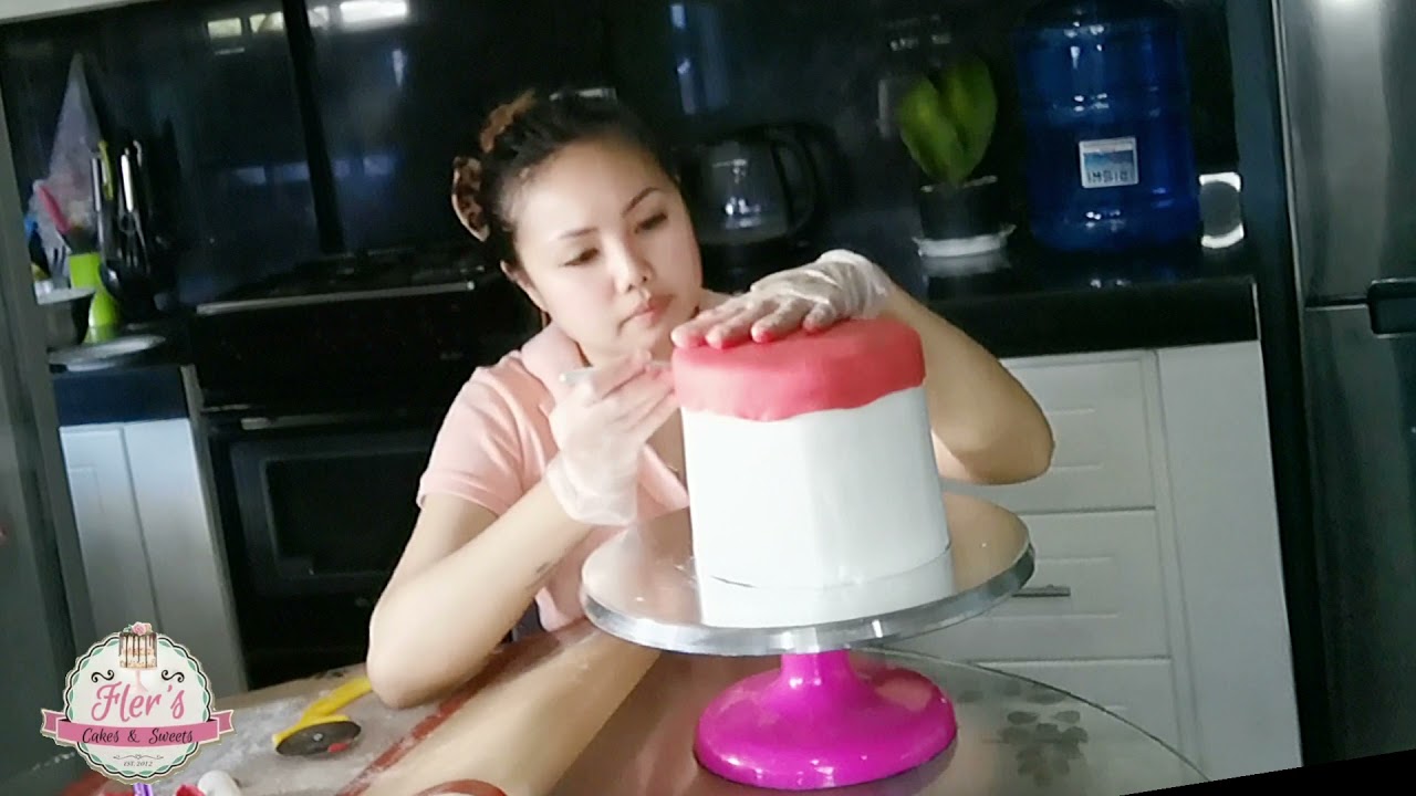 Watch video Cat in the Hat Cake - Dr. Seuss Cake Now Cat in the Hat Cake - Dr. Seuss Cake