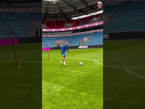 Erling Haaland right footed in Norway training