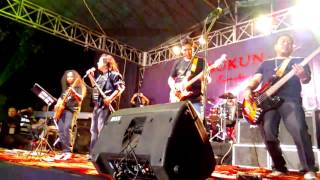 Download lagu SOLDIER OF FORTUNE (Deep Purple Song) - cover Ecky Lamoh EdanE performing with Black Flash in KRR2 mp3