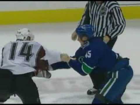 Ian Laperriere vs Nathan McIver