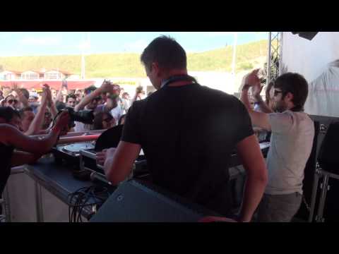Lange Playing Zombie Nation - Kernkraft 400 (Mix)﻿ @ Luminosity Beach Festival 2011 Day 2 Part 8
