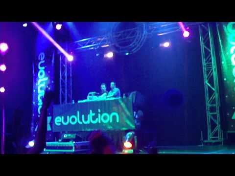 Evolution 2011, Norin & Rad playing Arty ft. Tania Zygar - The Wall