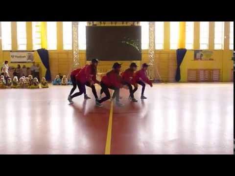 CatClan-Small Cats  1 miejsce  mini formacja hip hop 9-11 lat CHOCEŃ 2015