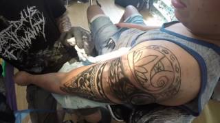 Humo Maya Tattooing a Polynesian Tribal Sacred Geometry mixed. (Timelapse)