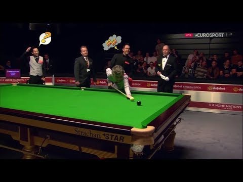 Ronnie O'Sullivan Lets 'Pitch Invader' Woman Pot The Black | Snooker Ronnie O'sullivan
