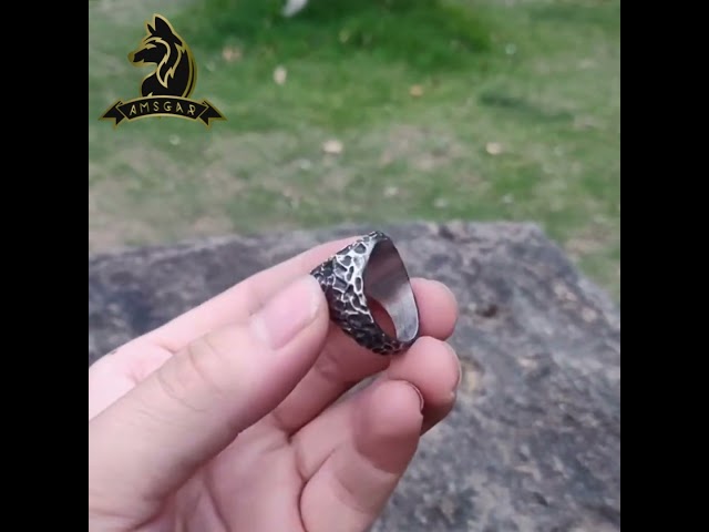Vídeo relacionado con VASSAGO Llavero vikingo nórdico de acero inoxidable con brújula Vegvisir, llavero de luna creciente, nudo celta, amuleto talismán, joyería, Plateado, Adjustable