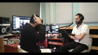 הרב מאור קריו ושי גז   סיפורים ומשלים  כז חשוון תשפב (הרב מאור קריו) - התמונה מוצגת ישירות מתוך אתר האינטרנט יוטיוב. זכויות היוצרים בתמונה שייכות ליוצרה. קישור קרדיט למקור התוכן נמצא בתוך דף הסרטון