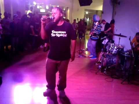 Monkey Jhayam- Laylah Arruda- Ualê Figura na Galeria Olido e QG Imperial