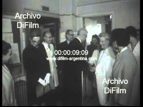 DiFilm - Albert Sabin visita el dispensario central "Maria Ferrer" 1967