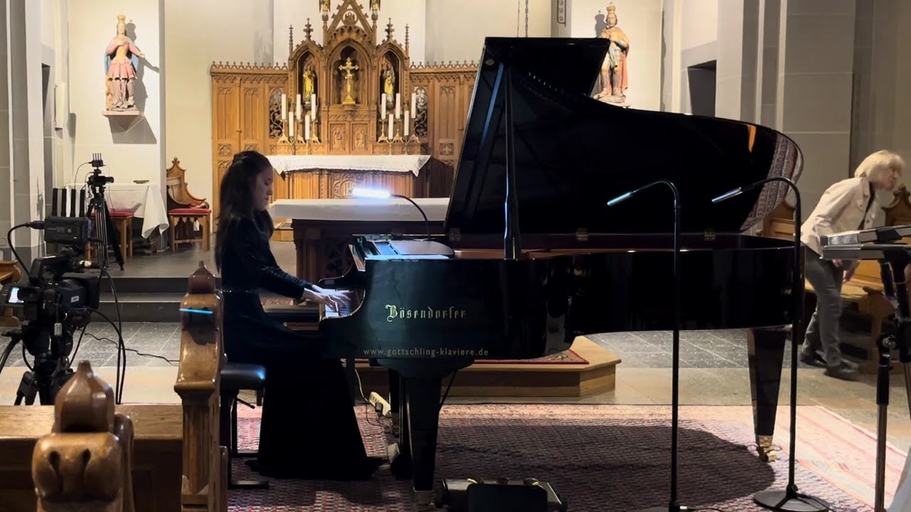 Yiwei Huang live at Klavierzimmer, Cologne, Germany