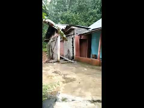 Detik-detik rumah roboh karena banjir di malang selatan semoga gk ada korban amin👍👍