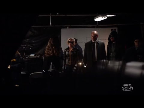 Arrow 8x06 - Green Arrow Storms the Precinct Scene [HD]