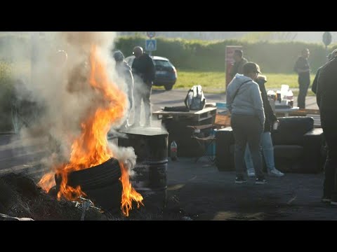 Video Thumbnail: Caen prison staff renew protest action in support of two killed officers | AFP