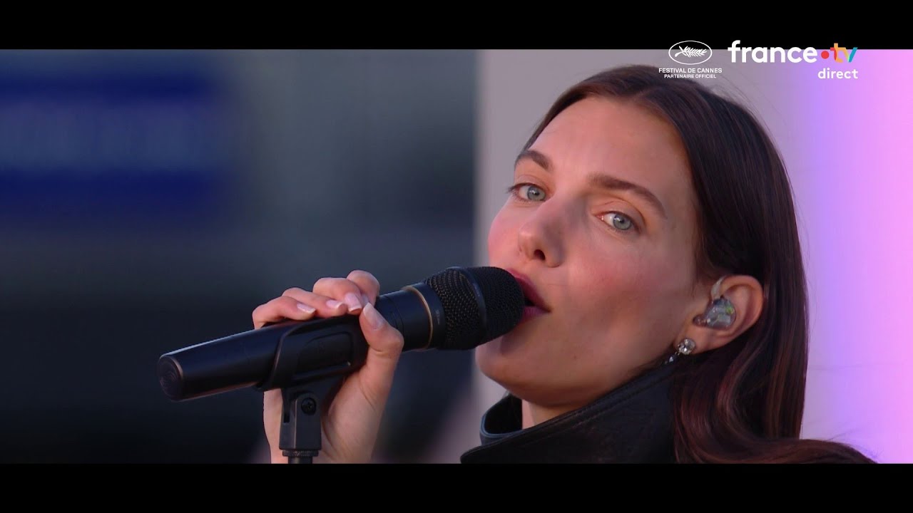 “The way we touch” par Charlotte Cardin en live