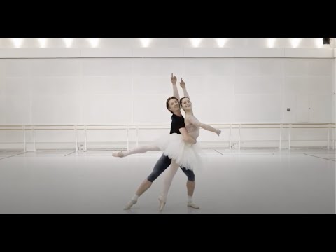 Marianela Núñez and Vadim Muntagirov in Nutcracker Pas-de-deux,