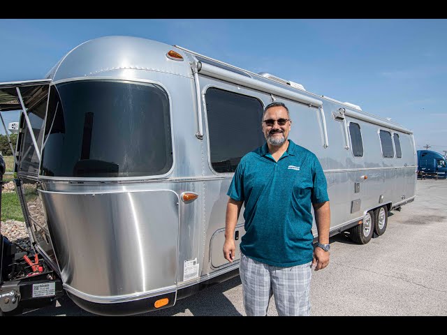 Preview image of 2019 Airstream Classic 33FB Twin (17U221402) youtube video