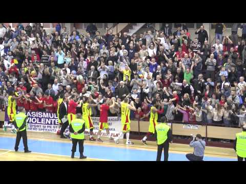 Jucatorii saluta publicul dupa Energia - Le Mans 79-64 / 17.03.2015