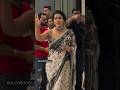 Arey Baap Re Kajol Devgan Ne Sleeveless Blouse Mein Haath Upar Karke Temperature Badaa Diya