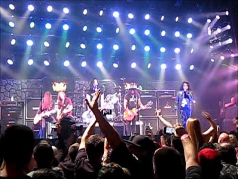 SLASH "SCHOOL'S OUT" WITH ALICE COOPER ON VOCALS 2012 GOLDEN GODS AWARDS