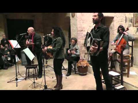Musicanti del piccolo borgo La santa allegrezza live Chiesa di S. Claudio Spello 6 gennaio 2012