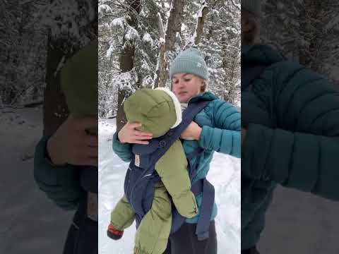 How To Breastfeed Baby on Winter Hike #winterhiking #hikingwithkids #momlife #breastfeeding #newmom