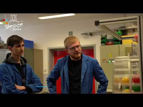 download lagu mp3 mp4 Electricien Huy, download lagu Electricien Huy gratis, unduh video klip Electricien Huy