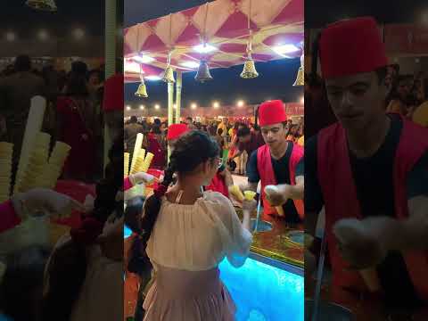 आइसक्रीम खाने का मज़ा तो ऐसे आता है#shorts #shortsvideo #viral #icecreamlover #icecream #abhivyakti