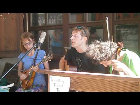 Twistrio - The Travelling Twisted Trio - Ooh La La