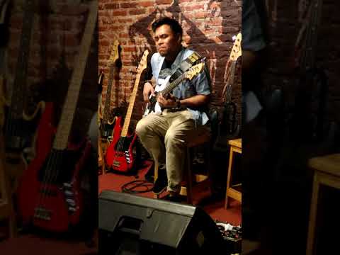 FAD Bass Hangout - Barry Likumahuwa Solo Performance