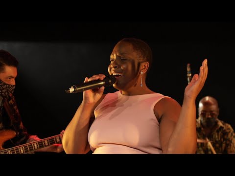 Encontro de Compositores Convida Luana Bayô