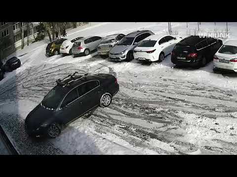 Скользкий двор. ДТП. 09.02.2021, Брест | WikiLink