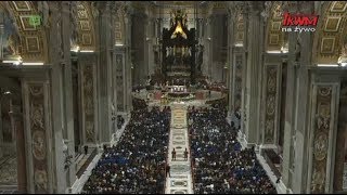 Liturgia Wigilii Paschalnej z Bazyliki Świętego Piotra w Watykanie