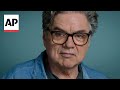 Oliver Platt On Filming The Bear And Chicago Med At The Same Time