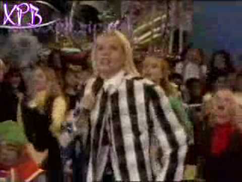 Xuxa cantando Grito de Guerra