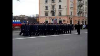 preview picture of video 'Victory parade rehearsal in Murmansk (infantry) -- Репетиция Парада победы в Мурманске (пехота)'