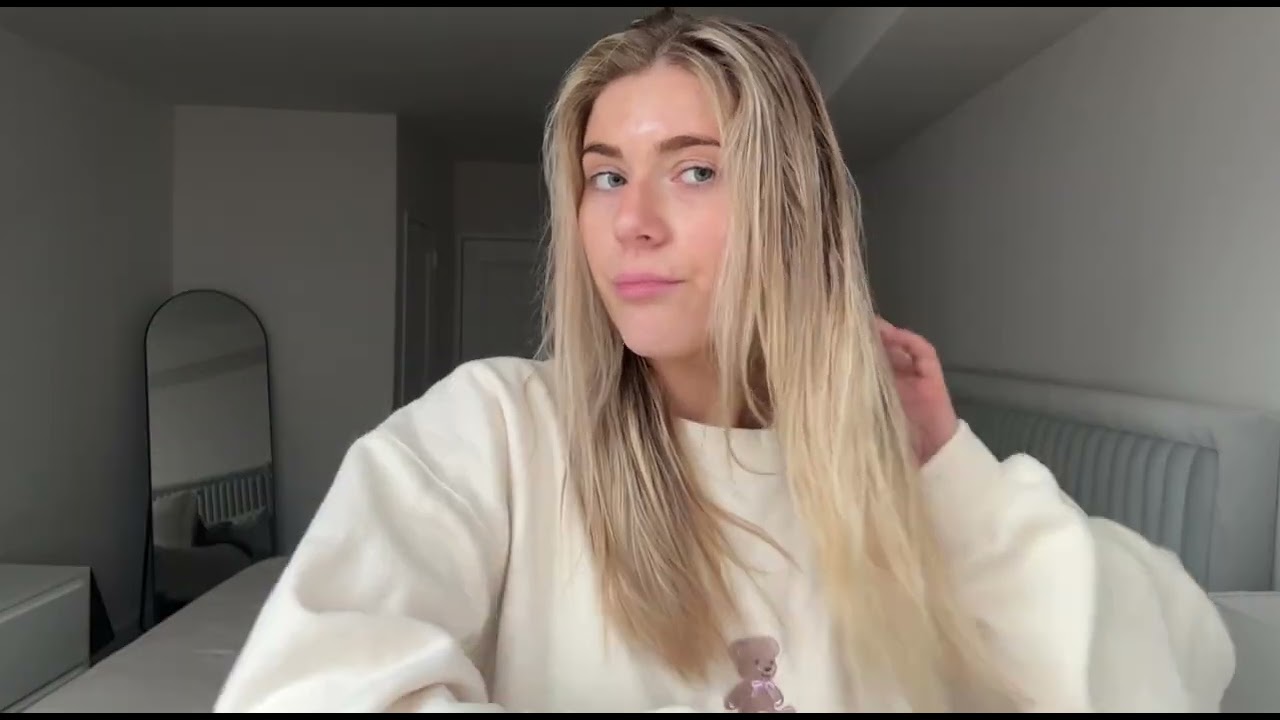 Redken Acidic Bonding Curls Curly Hair Brunette Model