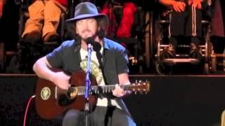 Eddie Vedder (v2.0) - Don&#39;t Cry No Tears (Neil Young) - Bridge School Benefit 2011
