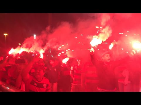 "Ruas Vermelhas! A maior recepção da história a um time de futebol! Final Flamengo x Cruzeiro 2017" Barra: Nação 12 • Club: Flamengo